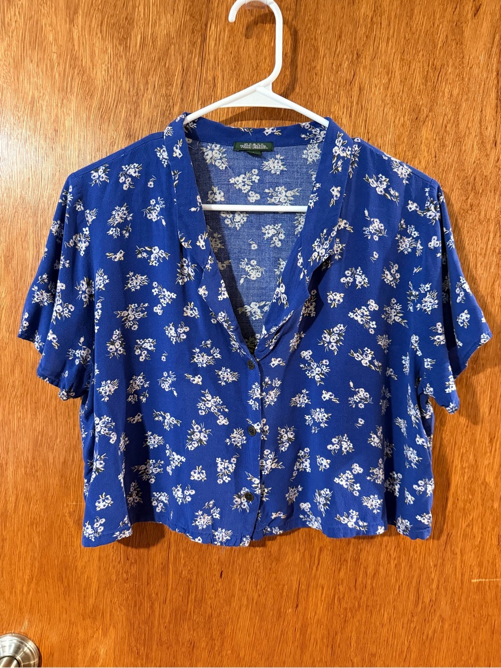 Mossimo Supply Co. Blue Floral Button-Front Crop Top